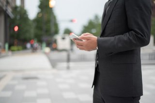 LINE返信もあえて遅く返す（写真:iStock）