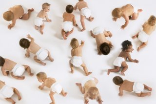 赤ちゃんのハイハイはかわいい（写真:iStock）