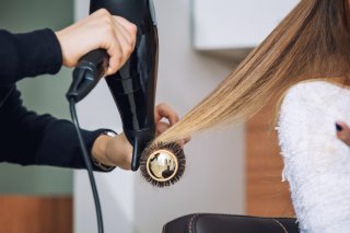 困った時はヘアサロンへGO！（写真:iStock）