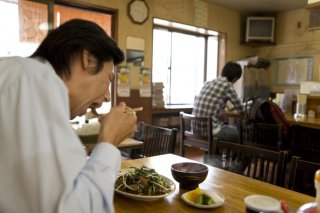 “孤食”な上に不健康（写真:iStock）