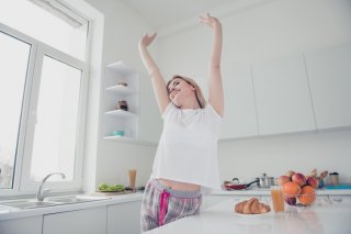 良質な睡眠と健康的な食事も大切（写真:iStock）