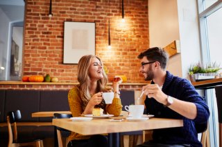 心地いい空間なら会話も弾む（写真:iStock）