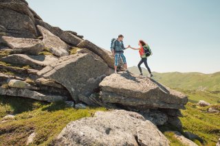 2人で乗り越えた先に広がる風景がある！（写真:iStock）