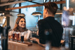 自然と会話が始まることも（写真:iStock）