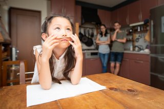 宿題をしない子供にガミガミ言ってもムダ（写真:iStock）