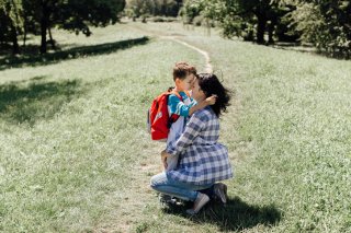 痛がる姿を見て「ママ、ごめん」と…（写真:iStock）