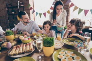 ホームパーティーなら大人も子供も楽しめる（写真:iStock）