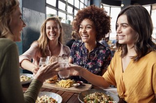 女子会で盛り上がること間違いなし（写真:iStock）