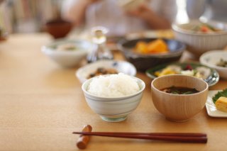 利き手と反対の手を使ってみる（写真:iStock）