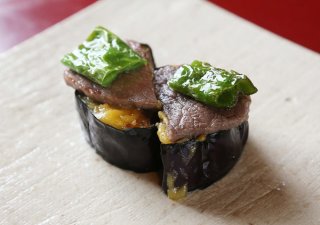 玉味噌の風味とナスが溶け合う「米ナスの田楽牛肉添え」