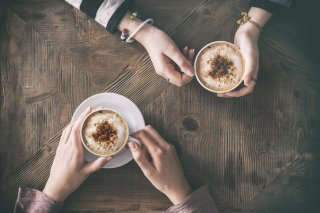 2人きりだと緊張してしまう（写真:iStock）