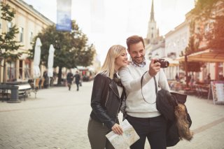 旅先での解放感に流されない（写真:iStock）