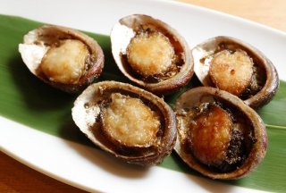 「とこぶしの唐揚げ」間接的に火を入れてうま味を逃がさない