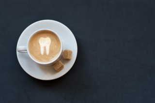 コーヒーを飲んだらすぐに歯磨き（写真:iStock）