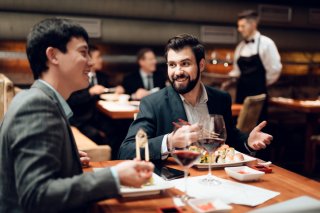 仕事に欠かせない飲み会なのに（写真:iStock）