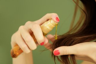 ヘアオイルで理想の髪に（写真:iStock）