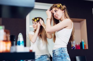 ヘアアレンジを徹底的に練習（写真:iStock）