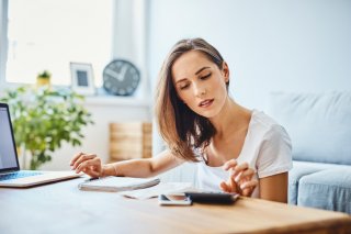 ローンの試算はじっくりと（写真:iStock）