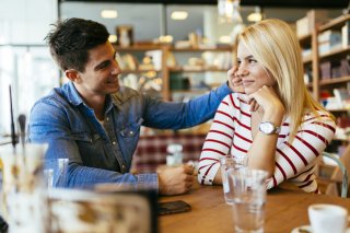 その褒め言葉は本音？社交辞令？（写真:iStock）