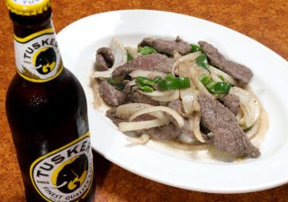 「ビーフテプス」エチオピアの肉野菜炒めはニンニクが決め手