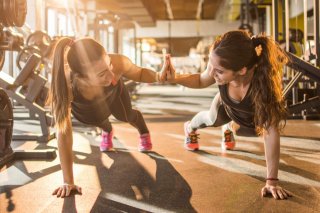 彼女さんも大変だけどがんばって！（写真:iStock）