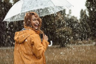 どんな時でも笑顔を絶やさない（写真:iStock）