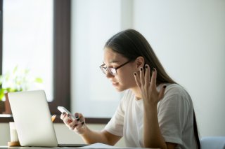 あることないこと実母に報告（写真:iStock）