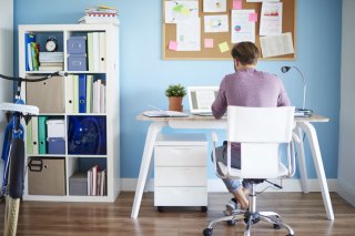 休みの日も仕事をしていたとしたら…（写真:iStock）