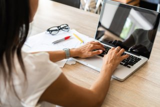 空いた時間で新しい勉強に挑戦（写真:iStock）