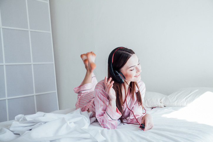 パジャマの下に仕込んでいるのは…(写真:iStock)