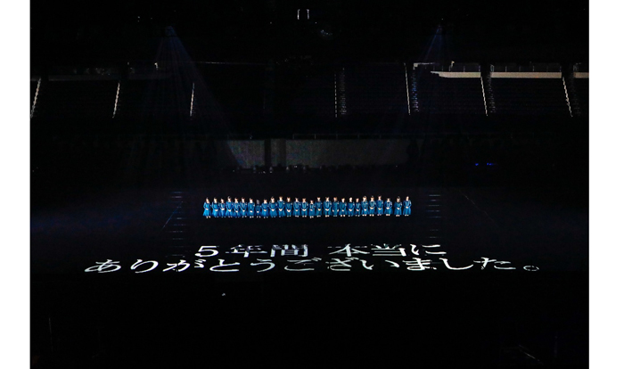 欅坂46のラストは「サイレントマジョリティー」披露後、エンドロールが流れ幕を閉じた。が、即座に櫻坂46登場／ソニーミュージック公式Twitter（2020年10月14日付）より