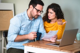 どうしてお金がないのに貸したりするの！（写真:iStock）