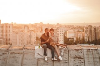 二人きりになりたがるのはキスのサイン（写真:iStock）