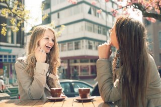 おだてながらマウンティングはスルーして（写真:iStock）