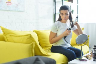 ヘアアイロンの温度をちょっと低めに（写真:iStock）