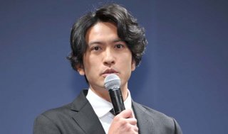 俳優としての長瀬は恋愛モノ、コメディー、ヒューマンストーリーなどで多彩な役を演じ続けた／（C）日刊ゲンダイ