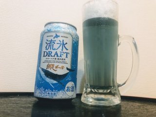 流氷ドラフト（東急ストア／税込310円）初見だとちょっとびっくりの色合い（C）コクハク