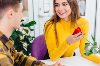 あきらめず話しかけてみよう（写真:iStock）