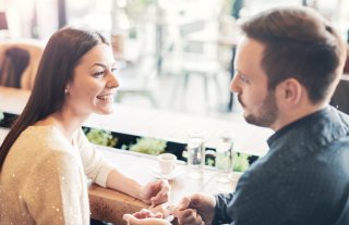 あなたにだけ話してますよ♡と特別感をアピール（写真:iStock）