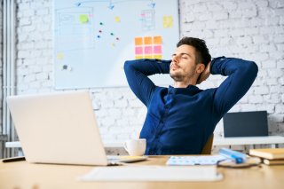 休憩中だって仕事のことを考えている（写真:iStock）