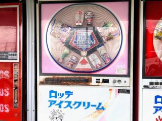 アイスの自販機に思い出がよみがえる（C）コクハク