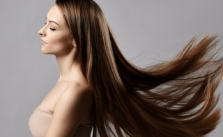 ヘアオイルでツヤ髪を手に入れよう（写真:iStock）