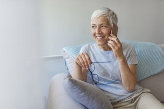 またあちらのお母さんからだわ…（写真:iStock）