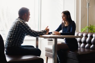 夫婦のことは夫婦で解決すべきでは？（写真:iStock）