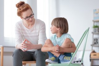 否定すればするほどパパを庇う息子（写真:iStock）