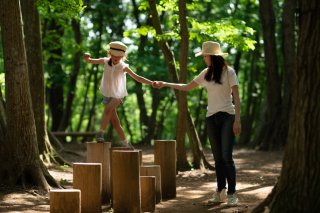 「お母さんと2人で公園」は珍しくない（写真:iStock）