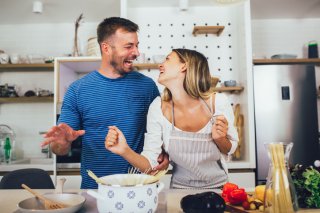 食＆笑いのツボが合う人を（写真:iStock）