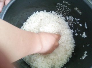 セルフネイル派に米研ぎは鬼門（写真:iStock）