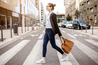 前を向いて進む女性になって（写真:iStock）