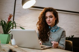 恋愛だけでなく集中できる何かを見つけよう（写真:iStock）